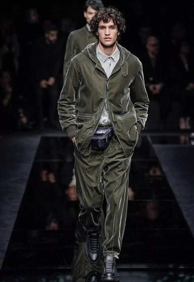 「延续」85岁的Armani先生,一直延续自己的风格,优雅简约的更加年轻化