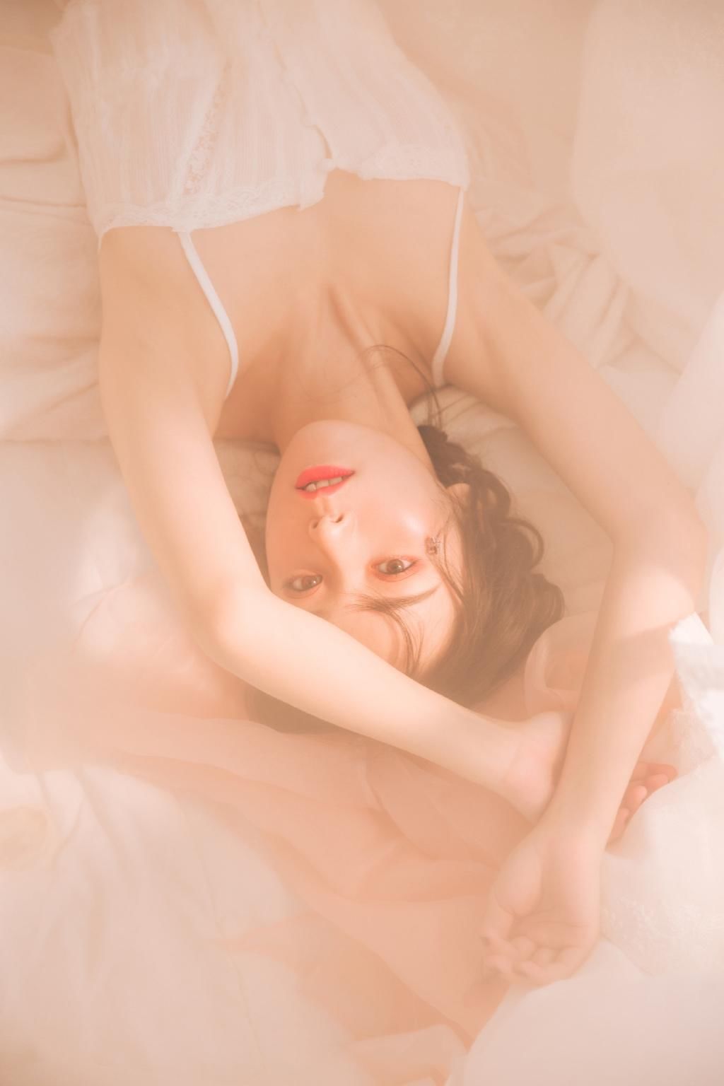 性感蕾丝美女美胸长腿诱惑写真