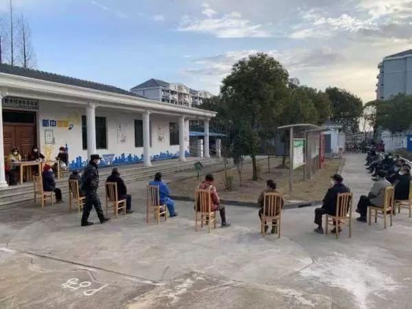  【全网】这段硬核排队视频，火遍全网