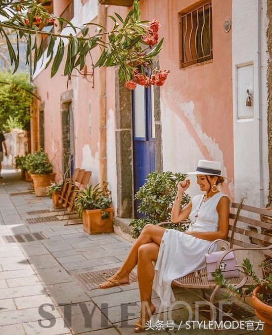 “一字带”凉鞋修身又凉快，赶快穿起来！