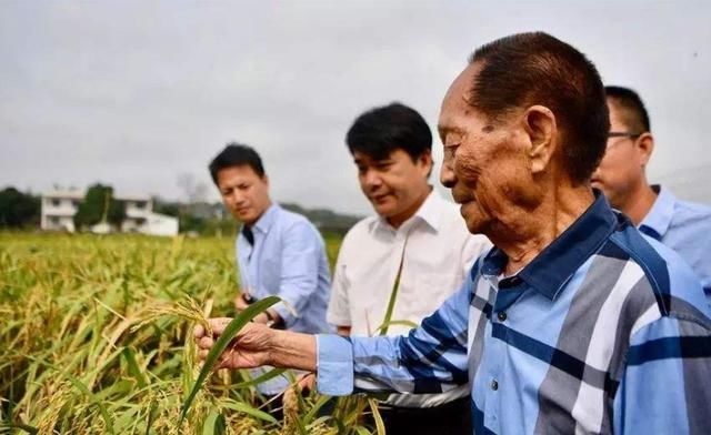 身价超越李嘉诚：这个90岁的老头才是真正的中国隐形首富