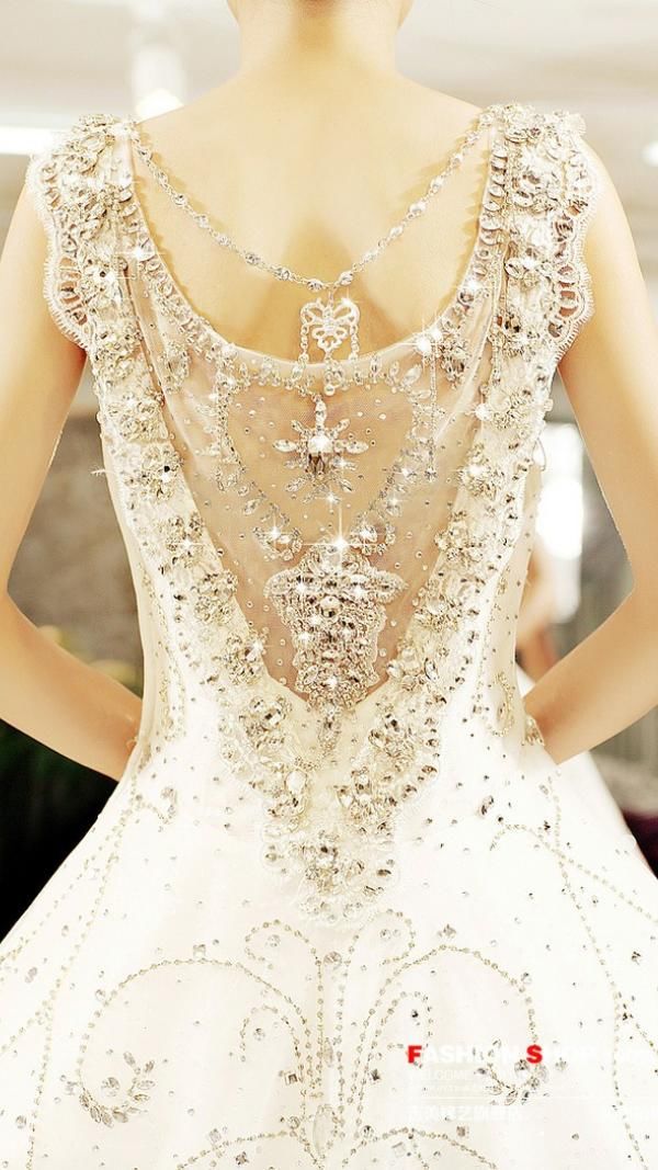 12个“婚纱礼服”设计，似乎每个女孩都对穿上婚纱有美好的憧憬！