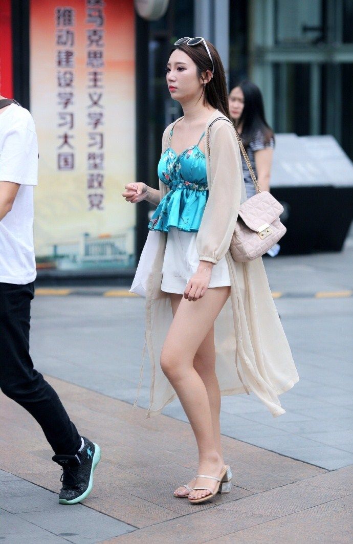 街拍路人，潮流百搭的时尚穿搭参考，让你穿出不一样的美