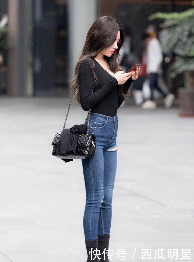 「小姐姐」小姐姐针织搭配破洞牛仔裤,美出新高度,网友:这腿绝了