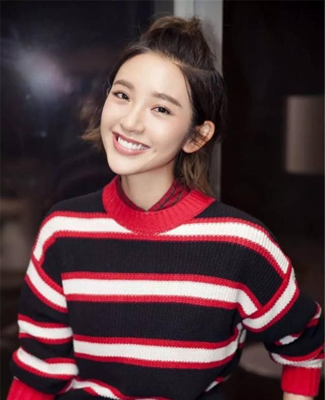  女生■“丸子头”已经“过时”!现流行的是“苹果头”,8成女生都适合