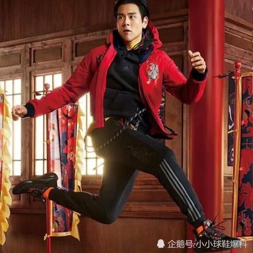  「轻量」Adidas 阿尔法3代 高回弹轻量跑鞋“黑红蓝中国年”开箱