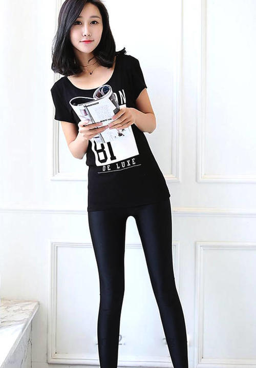 优雅干练的紧身裤美女，彰显年轻的个性！