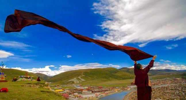  「发狂」国内最大的尼姑岛，数万女性再此修行，天黑规定让她们