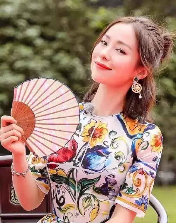  「踏春」4月踏春怎么穿？收下这些旅行穿搭idea，回头率翻倍