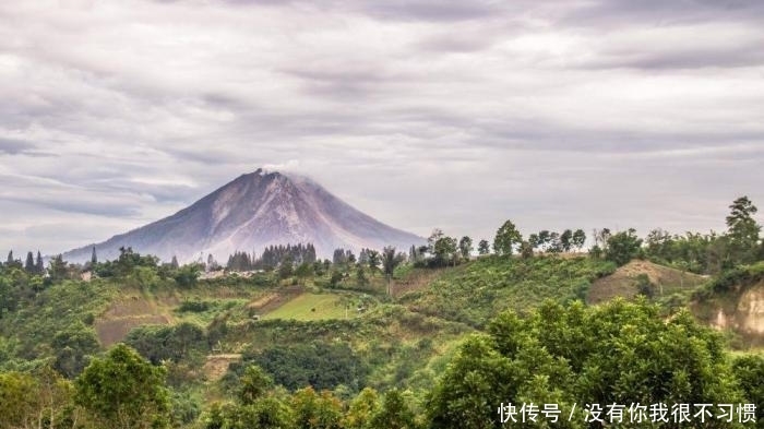 11个地球上最接近地狱的恐怖秘境: 一碰到湖水就会马上被石化