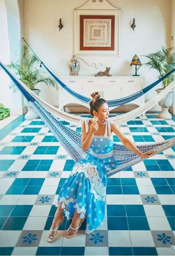 把夏日浪漫穿在身上，清新的蓝色系单品，为你注入青春活力!