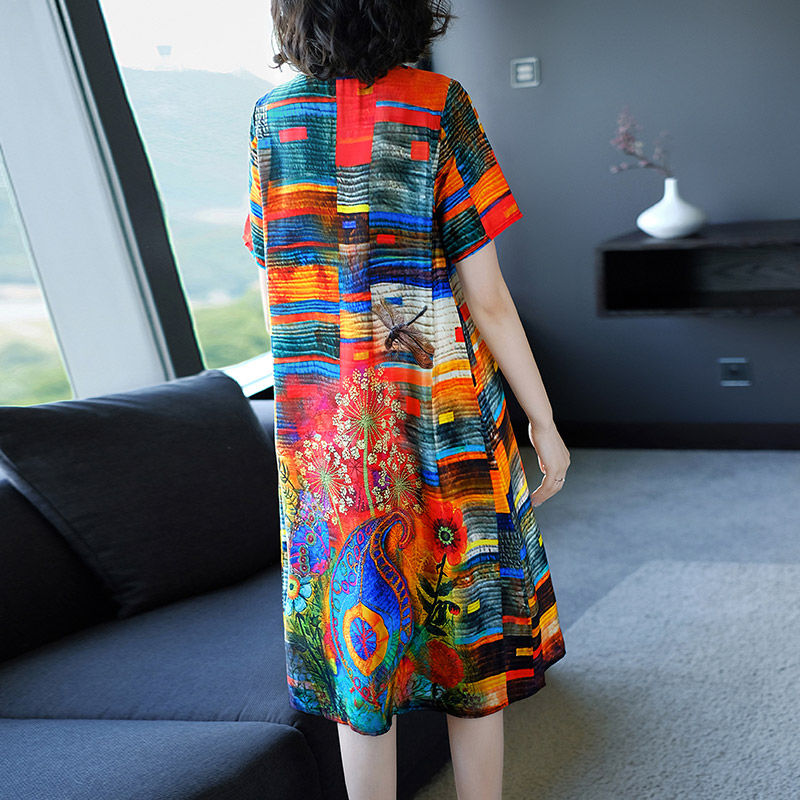 哇塞,头一次见妈妈穿这样的连衣裙,55岁还美得跟30岁一样