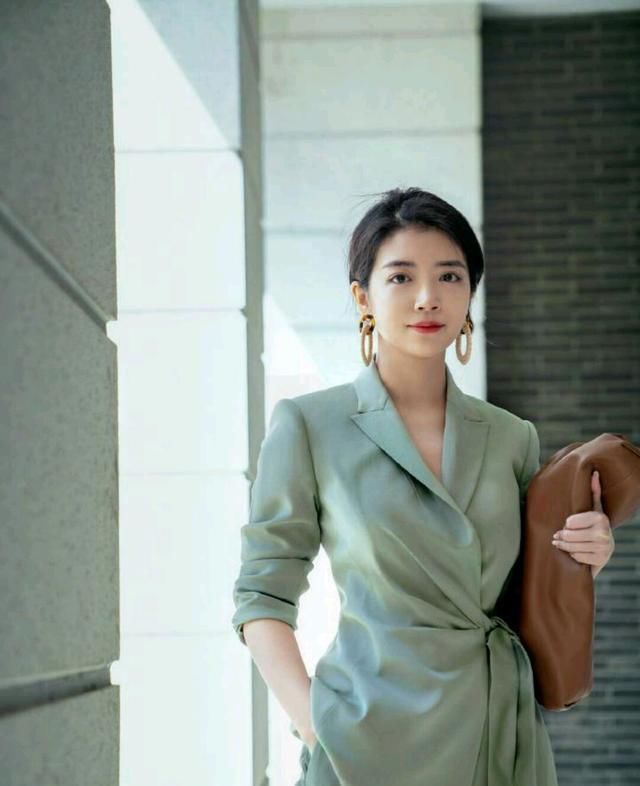  『时光』原来穿搭真能让女人变精致,三木博主的优衣库搭配,美的惊艳时光