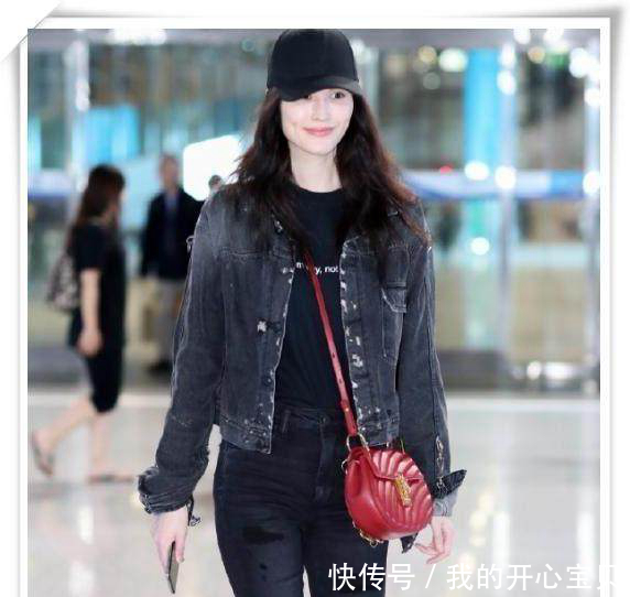 杨幂栽了!光腿穿短裤竟不敌何穗破洞裤里穿打