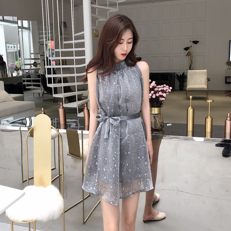 真让我一饱眼福!这样的连衣裙，时髦又修身显瘦，美得不要不要的