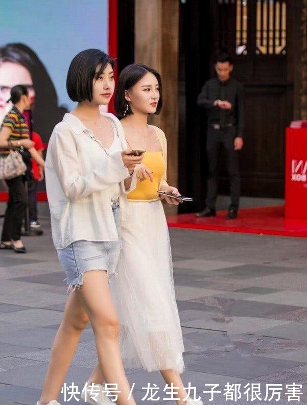  【美女】清新大方的裙子淑女风十足，可以彰显年轻美女的魅力风采