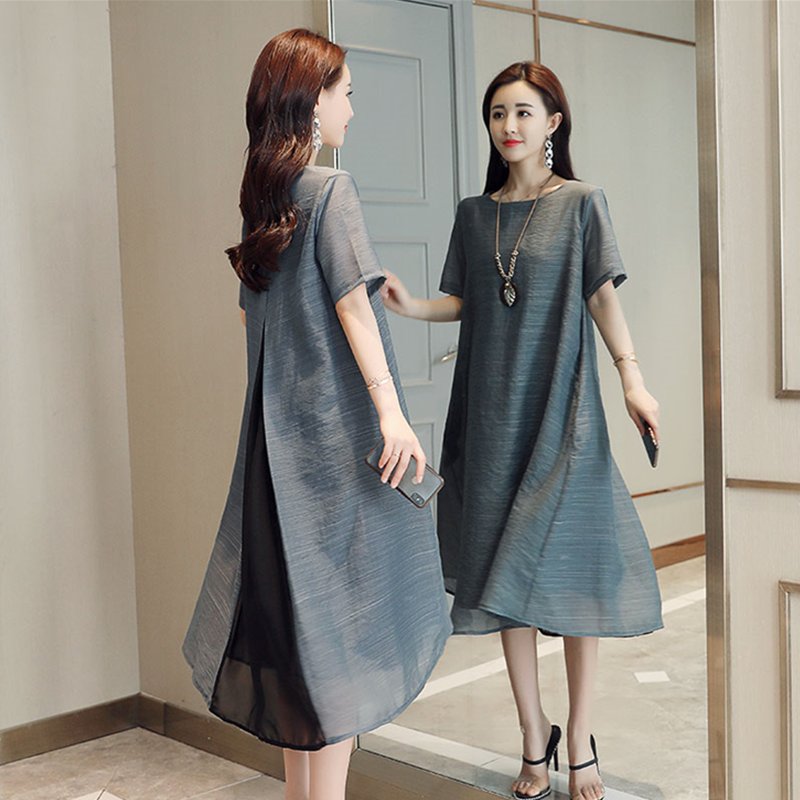 若你年逾50，打扮得年轻点，入秋这裙子不能少，上身美得不得了