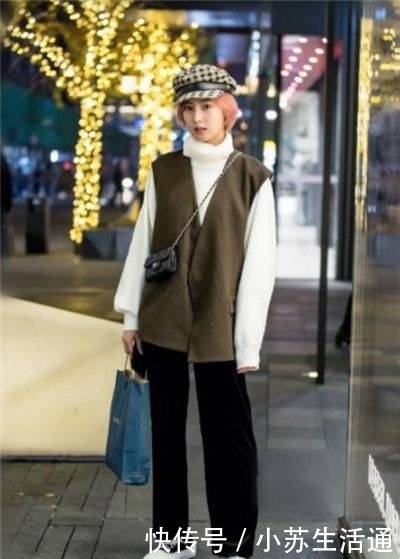  沁人心脾|街拍：身穿超短裤的美女，尽显别样的美态，沁人心脾