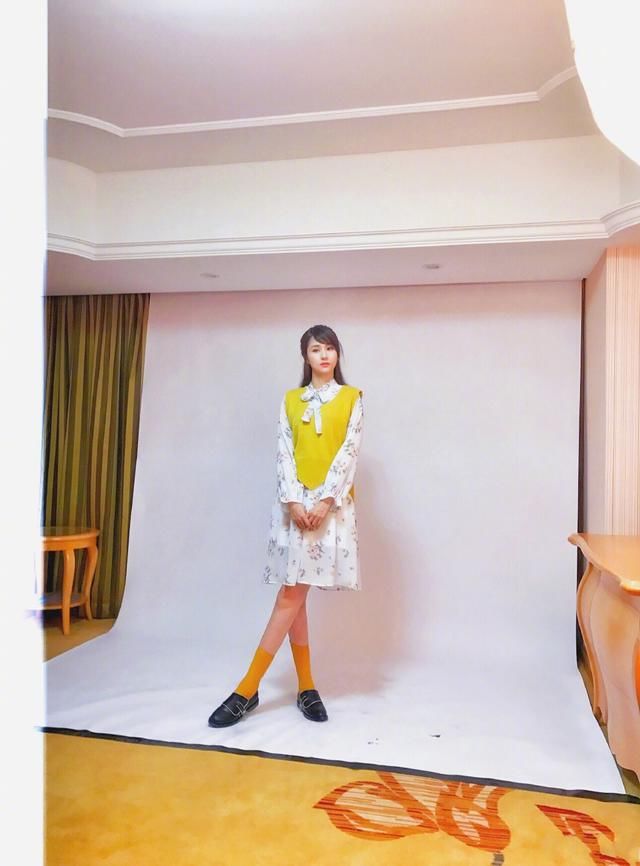 蓝燕：仙姿玉貌，美轮美奂，气质优雅迷人！