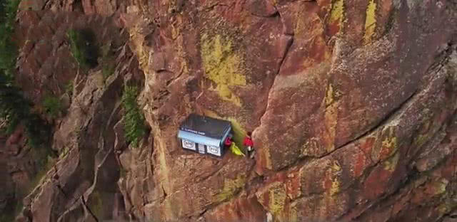 世界“最牛商店”,建在1828米悬崖上,卖的都是什么?