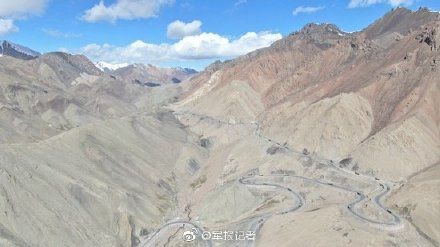 壮观！新藏线上的军车车队