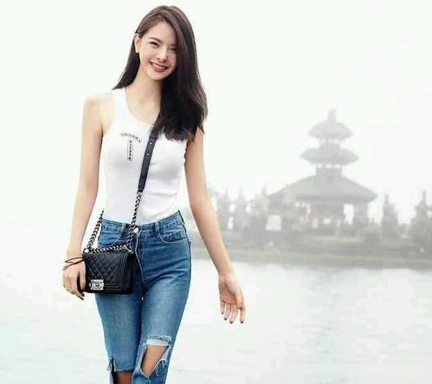 紧身裤的性感与魅惑，也许会让你十分突出