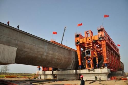  「西北」中国西北的引水工程，打穿秦岭横断十座山脉，将引长江