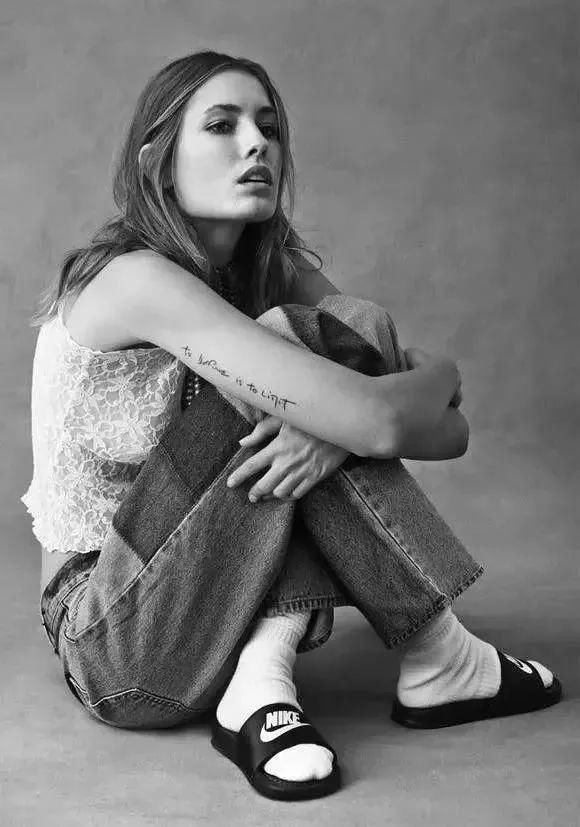 舒适、时尚、显腿长!这个夏天，时髦界都在pick澡堂拖!