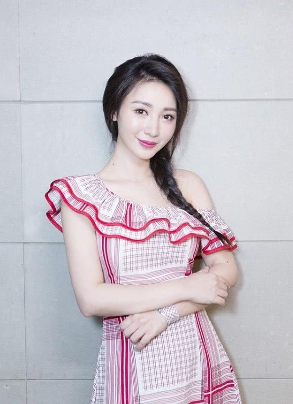 柳岩怎么了？腿怎么比大象腿还粗，“性感女神”地位不保？