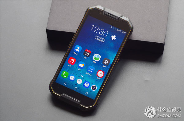 萝卜谈数码 篇二:大妈首发:摧毁一部手机有多难?三防手机MANN 8S不完全暴力测试