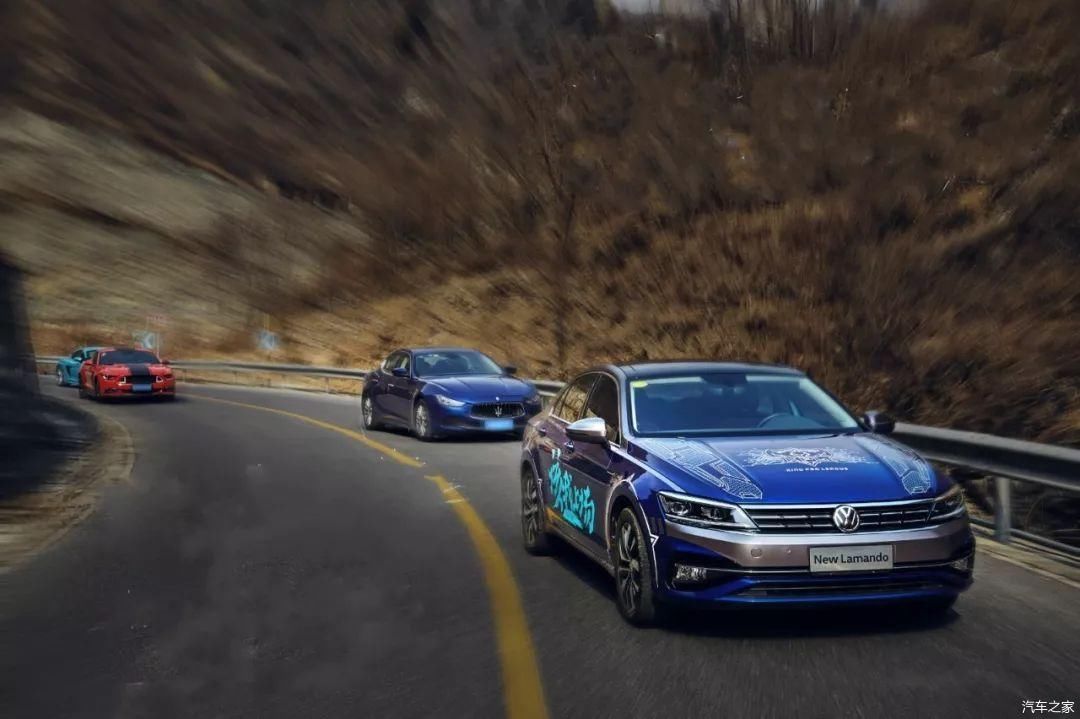 「汽车」万物皆可“Supreme”,汽车联名又会怎样?