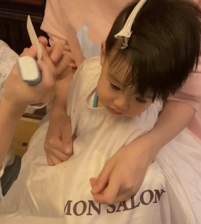 「优良」姜潮儿子正脸曝光,直呼孩子遗传妻子更多,没能遗传自己优良基因