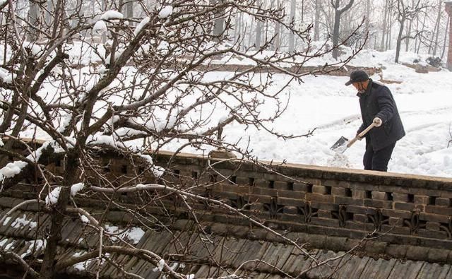  [住在地坑院]雪中实拍中国保存最完好的地下古穴居群，年久超百