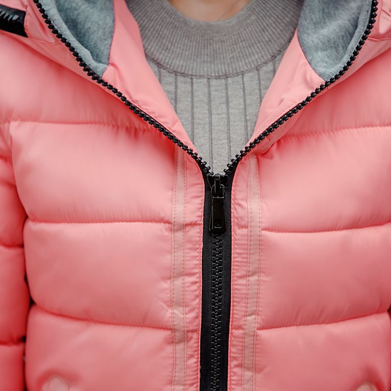 别再傻傻买羽绒服了，老土还显胖，今年流行穿棉服，不贵还显瘦嫩