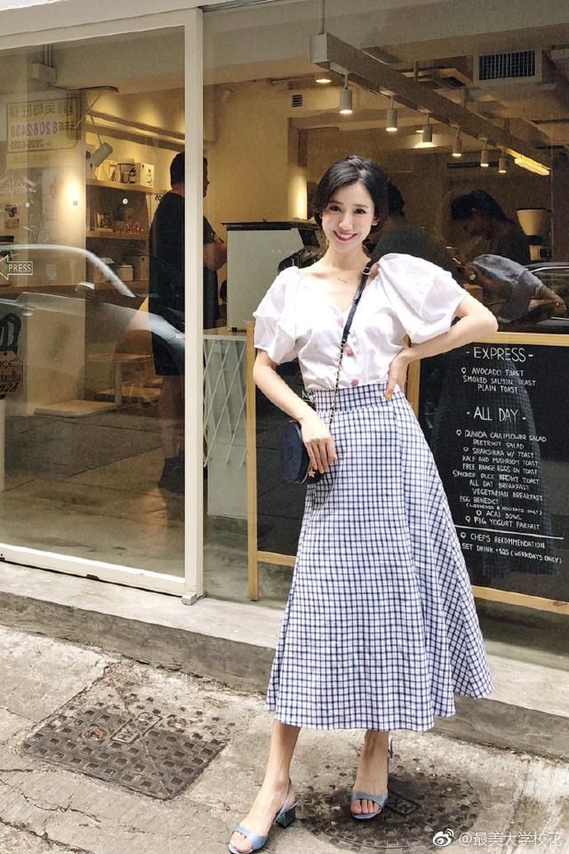 美女校花推荐温雅性感，很有魅力的女神！