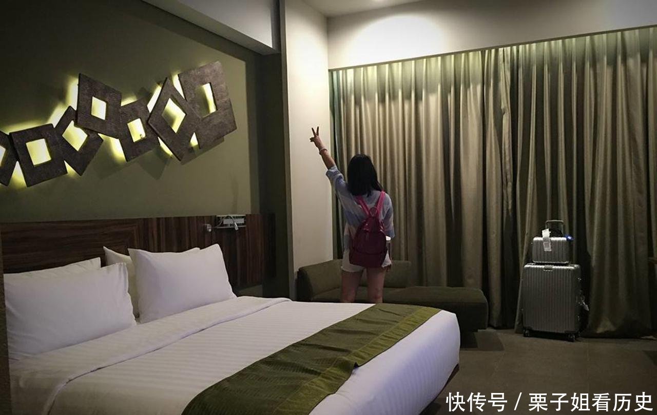 聪明人住酒店都会做两件事，一是进房先不开灯，二是拔电视机插头