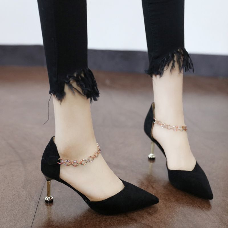 “细跟”高跟鞋简直就是裙界的小黑裙,性感气质有韵味,谁穿谁美