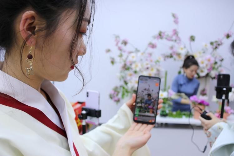  #网上#电商助力，菏泽牡丹网上俏销