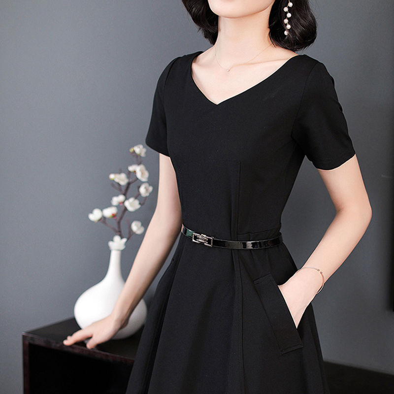 大热的天，建议40-55岁女人尽量多穿裙子，少穿裤子，洋气