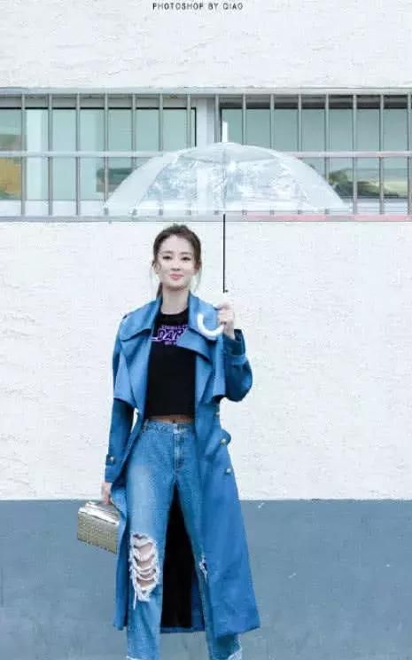 乔欣越来越会穿了，连体裤只穿一半就出街?不过却意外好看!