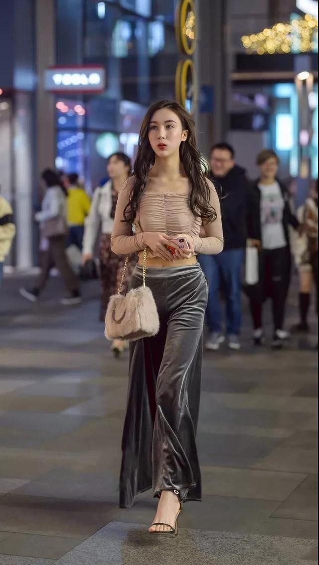 街拍路人，不一样的搭配风格，展现你极致时尚感