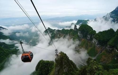 张家界最著名的天门山景区，风景如画，网友：去了不想回了