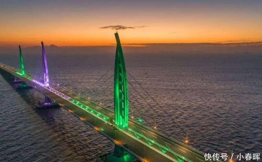  川流不息@港珠澳大桥成“摆设”？桥上的车辆寥寥无几，罪魁祸首