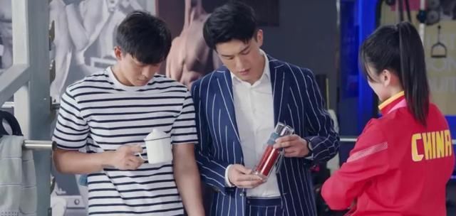 爱5张伟和谁在一起