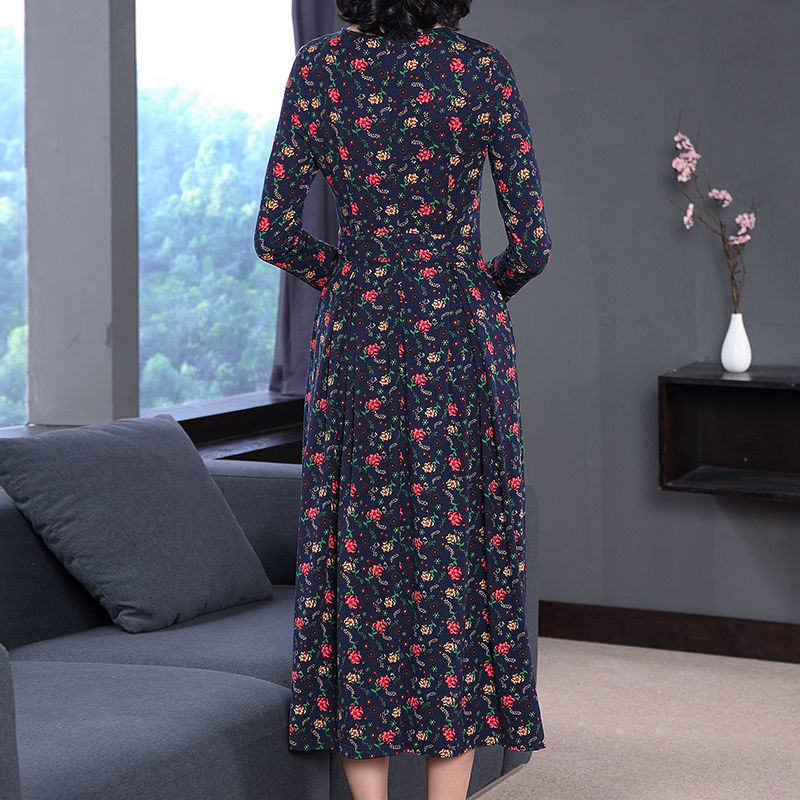 今年流行“碎花裙”、洋气显瘦显贵气、7080女人穿年轻超美嫩