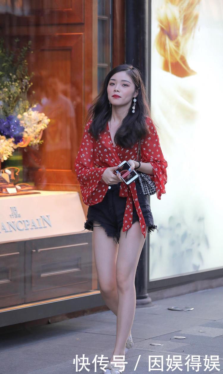 #个性#简约个性的装扮,青春范女生的最爱,让造型更具时尚感