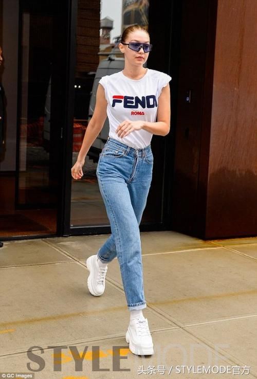 字母Tee这样搭，才时髦爆棚！