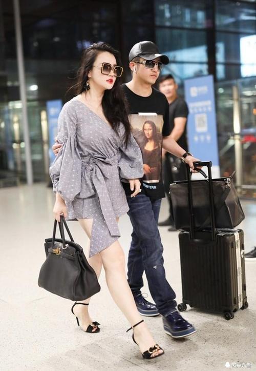 冉莹颖穿对了好惊艳,可粉涂太多被吐槽,网友:难怪邹市明盯着看