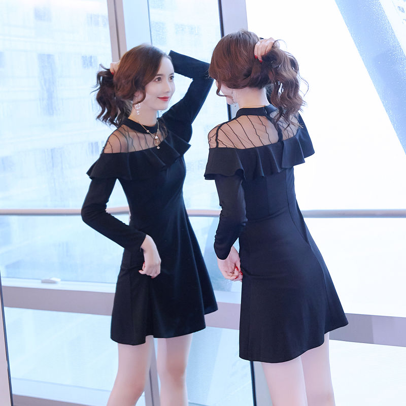 不是我特意装嫩，是这款紧身连衣裙太迷人了，优雅又气质