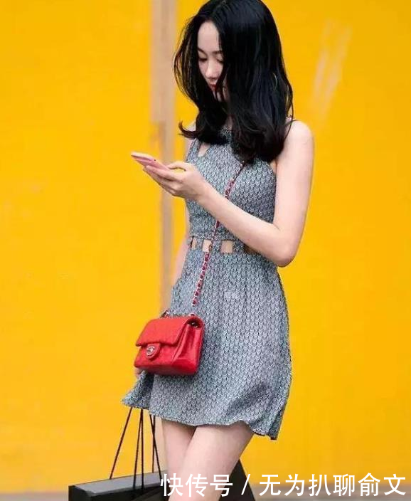 『奇怪』街拍穿搭：这世界真的好奇怪，我爱的对我不爱，爱我的我不爱！